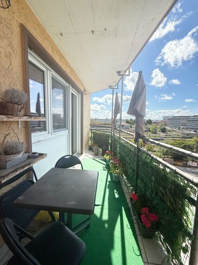 Bezugsfreie 2 ZKB mit Balkon in verkehrsgünstiger Lage | Großteils modernisiert | Fernwärme Heizung – Balkon
