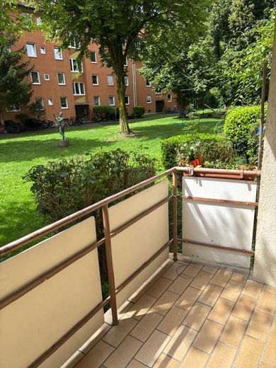 For rent to a shared apartment: 2-room apartment directly at the Flaucher! renovated, 3-room eat-in kitchen! – Foto 3