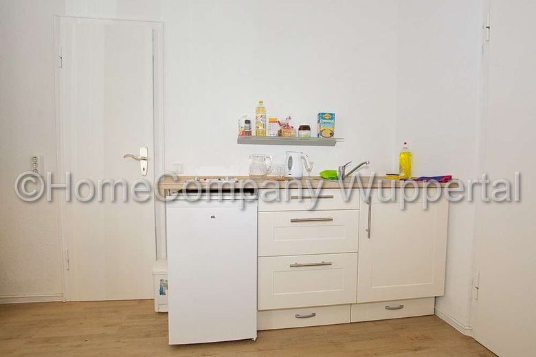 Möbliertes Zimmer mit eigenem Duschbad und DSL-Nutzung in bevorzugter Lage – 567bac7185418845561536790fbff20d68f0b9e0.jpg