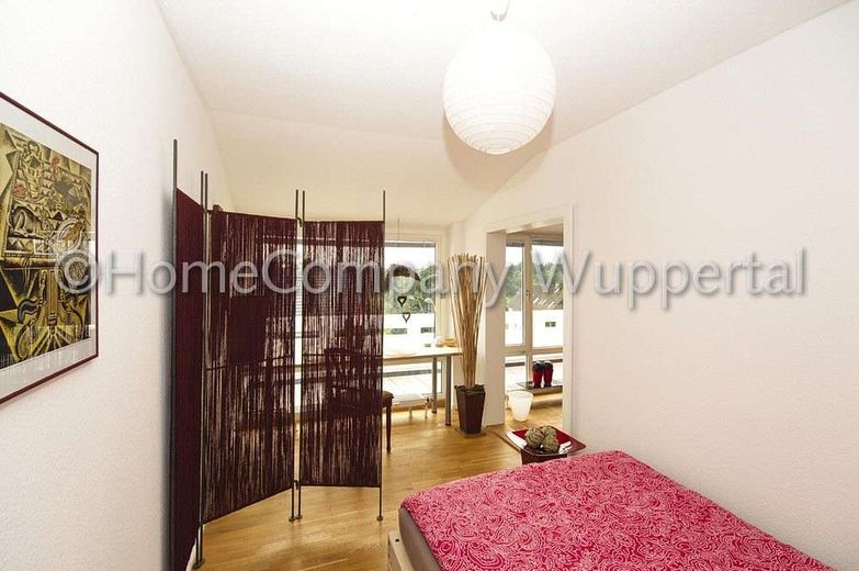 Nähe Remscheid! Charmante Wohnung mit Parkett, Südbalkon, Internet und PKW-Stellplatz – 7ed43ef78e673f35a3f016a2b971cb2fe7c1cb58.jpg