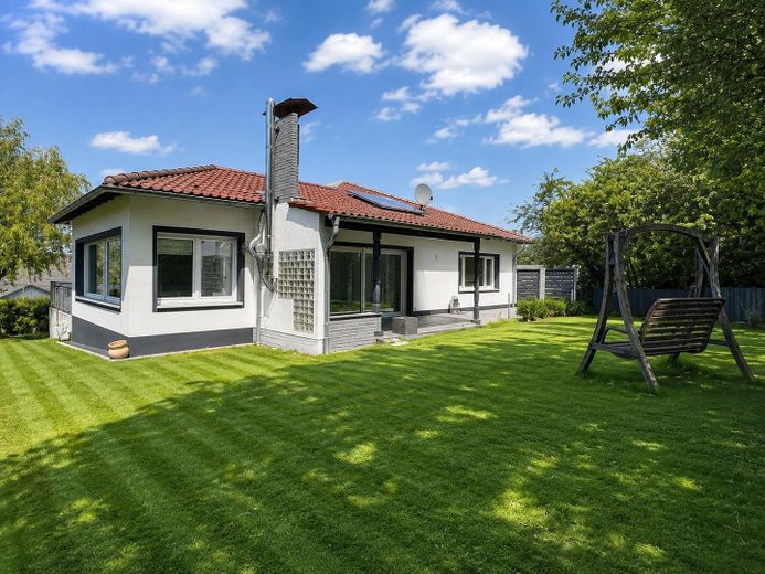 Modernize edilmiş yaşam, yüksek standartta – özel sauna, bol ışık ve hissedilir yaşam lüksü – Rückansicht