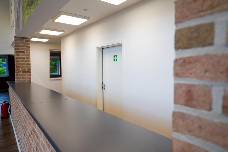Repräsentive Gewerbeimmobilie mit Einliegerwohnung – Empfang