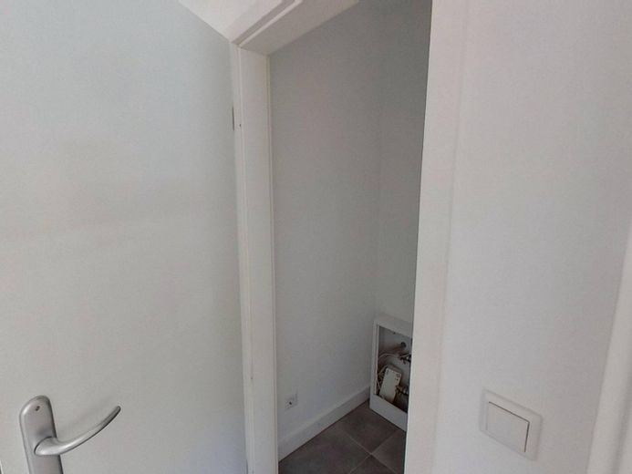Helle 2-Zimmer-Wohnung mit Tageslichtbadezimmer und großem Balkon – Abstellraum