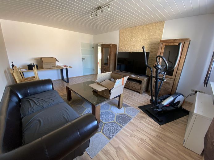 Schöne 3 Zimmer Wohnung – Wohnzimmer