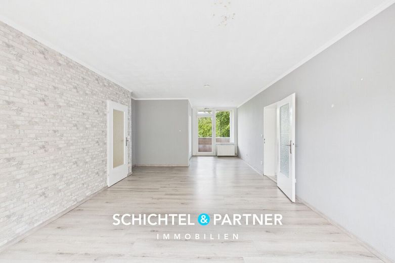 Mahndorf | Helle 4-Zimmer-Wohnung mit zwei Loggien und grünem Ausblick – S&amp;P | Wohnzimmer