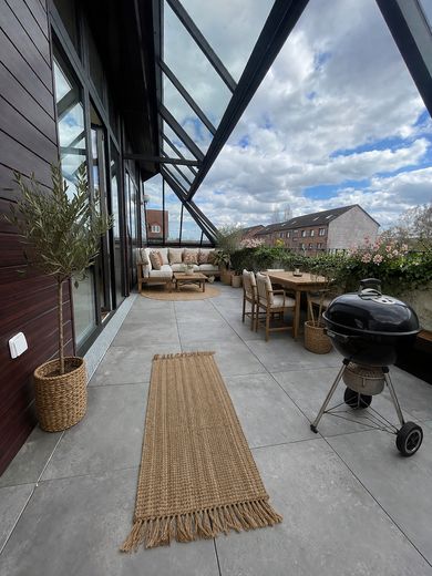 Helle, renovierte 4-Zimmerwohnung mit großer Dachterrasse und außergewöhnlichem Raumangebot – Dachterasse