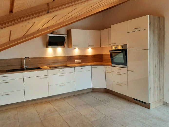 2x 1 Zi-Appartement & 3-Zi DG Wohnung mit Panoramablick, Balkon u. Küchenzeile u. 2 Duschbädern – DG-3 Zi  Küche