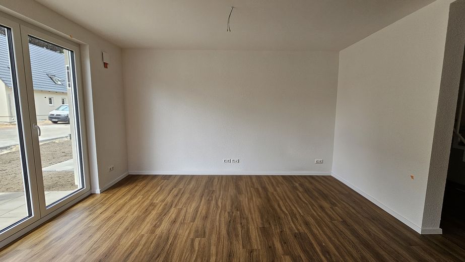 Erstbezug Neubau Doppelhaushälfte | 4,5 Zimmer | Nähe Berlin (Müllrose) – Wohn- und Essbereich EG