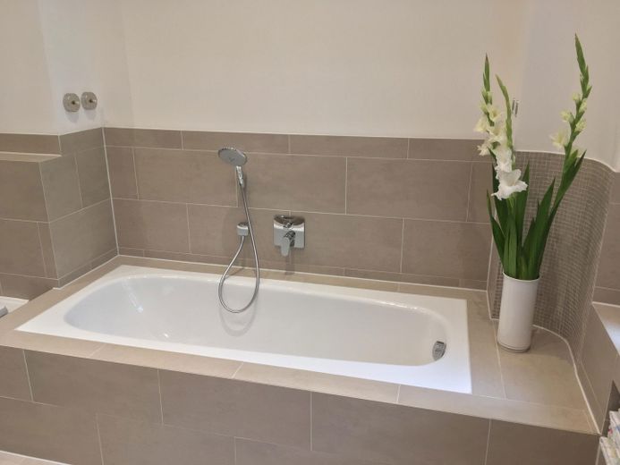 Emaille-Badewanne