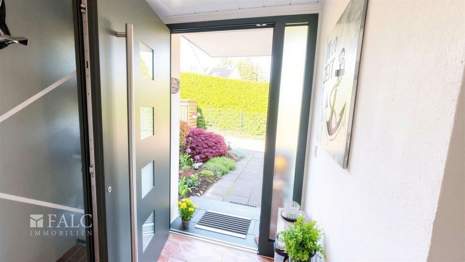Familienfreundliches Wohnen in ruhiger Lage - gepflegtes Reihenmittelhaus mit zahlreichen Modernisierungen – Eingangsbereich