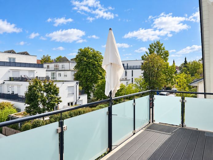 Penthouse mit Einbauküche – Balkon