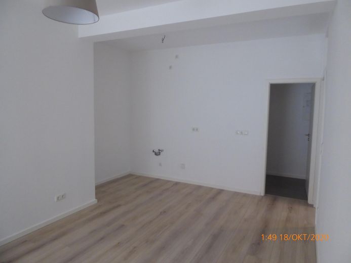 NACHMIETER für Traumwohnung in Traumlage gesucht! – offener Küchenbereich 