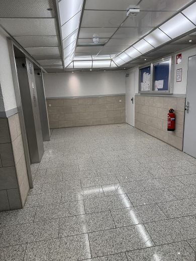 Penthouse mit großer Dachterrasse, Panoramablick & privater Sauna – Eingangsbereich der Wohnanlage