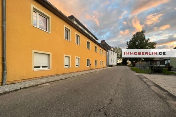 IMMOBERLIN.DE - Sehr attraktives Mehrfamilienhaus in ländlicher Lage