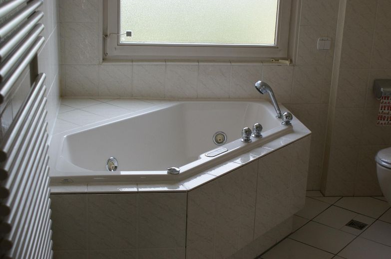 Bad m. Whirlpoolwanne EG