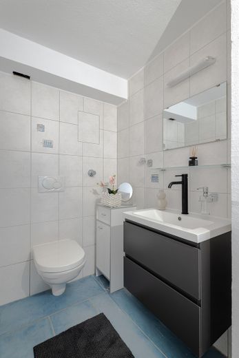 Move in and feel at home – modernized terraced house – Gäste WC