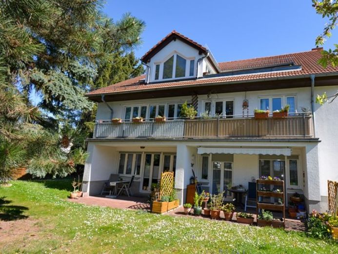 Appartement avec terrasse à Dresde Plauen ! Appartement en copropriété de 2 pièces, env. 77m² de surface habitable. Place de stationnement et part de jardin incluses ! – Photo 1