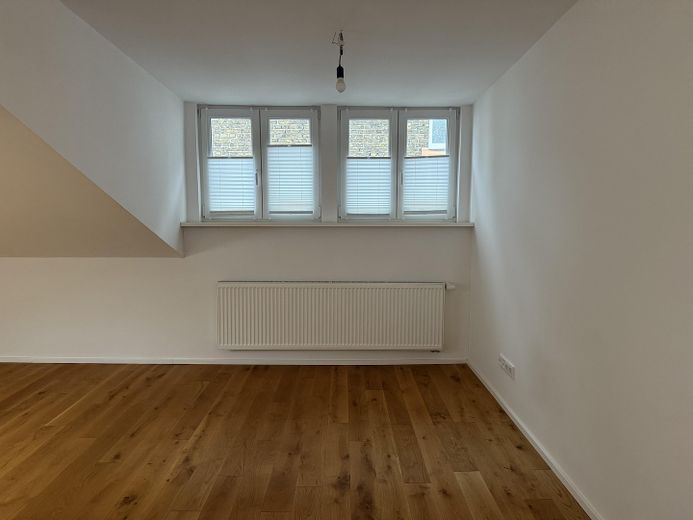 Saniertes Stadthaus FFM-Höchst-Nähe Bahnhof – 3-Schlafzimmer-DG
