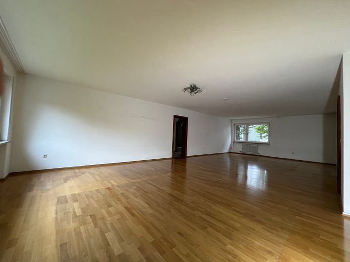 Geothermie - Pullach - helle, große Wohnung auf parkähnlichem Grundstück – Wohnzimmer