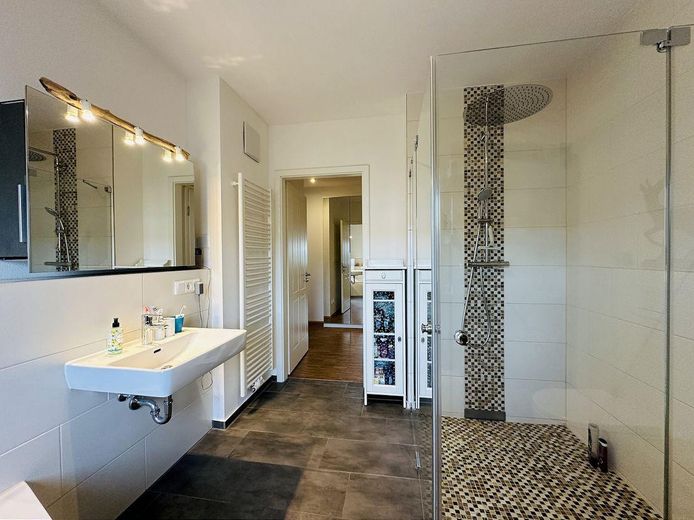 Leben wo andere Urlaub machen - Eine 3-Zimmer Wohnung die alles verbindet - Provisionsfrei ! – Hauptbad II