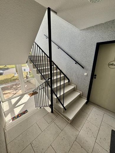 Traumhaft sanierte 3-Zimmer-Wohnung in Rethen (89 m² | Erstbezug | Einbauküche & Stellplatz) – Treppenhaus