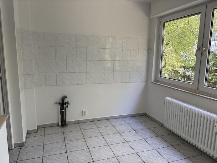 Renovierte und attraktive 4-Zimmerwohnung in top Lage! U.S. Army personnel are welcome! – Küche Ansicht 1