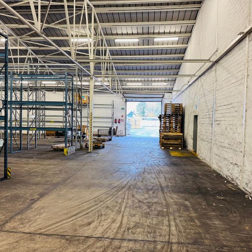 Бад-Нендорф, складские помещения площадью от 300 м² до 1.200 м², от 3 €/м² – Фото 2