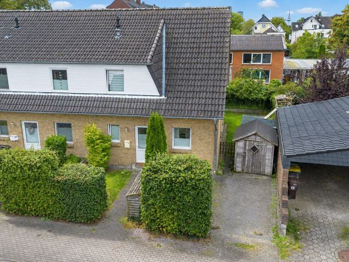 Familienfreundliches Reihenendhaus mit Garten und Fußbodenheizung in zentraler Lage – Foto 1