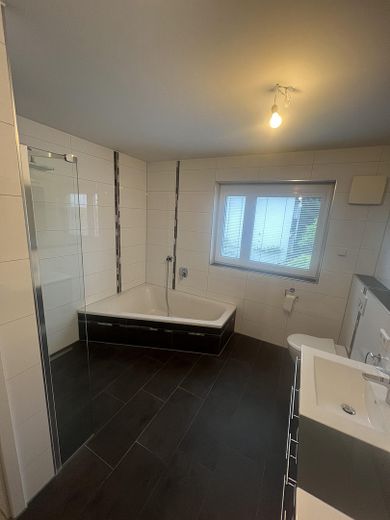 Spacious 5-room maisonette apartment in Neuburg an der Donau – Hauptbad