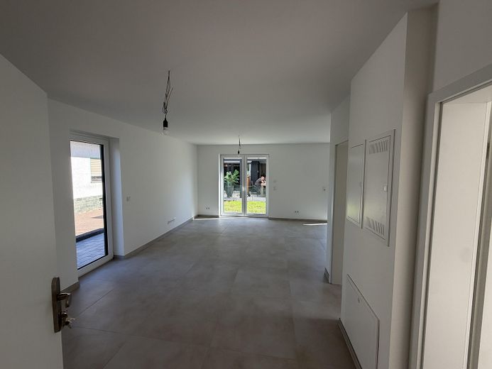 Élégant appartement de 2 pièces avec jardin privatif et équipements modernes – Wohnzimmer Ansicht 1