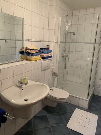 möblierte Wohnung 60qm- ab sofort-Pauschalmiete inkl. NK -  in 67167 Erpolzheim – Bad