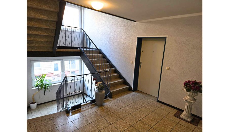 Treppenhaus - großzügig