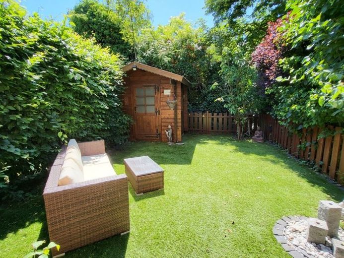 Provisionsfrei + Energie-Klasse B ! Reihen-Eck-Haus im Haus mit Garten – Foto 1