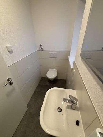 Nouveau projet haut de gamme : 3-4 pièces avec faibles charges (bâtiment KFW55) – Bsp Ausst.Masterbad + Fliesen