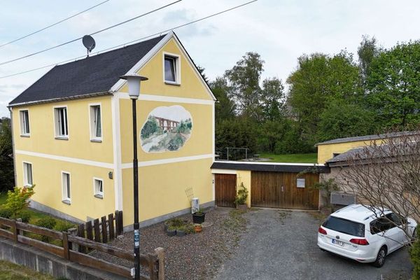 Limbach'ta 2.663 m² güney bahçeli aile evi