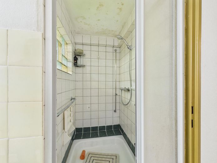 Edles Reihenmittelhaus in gepflegter Umgebung – Keller Dusche