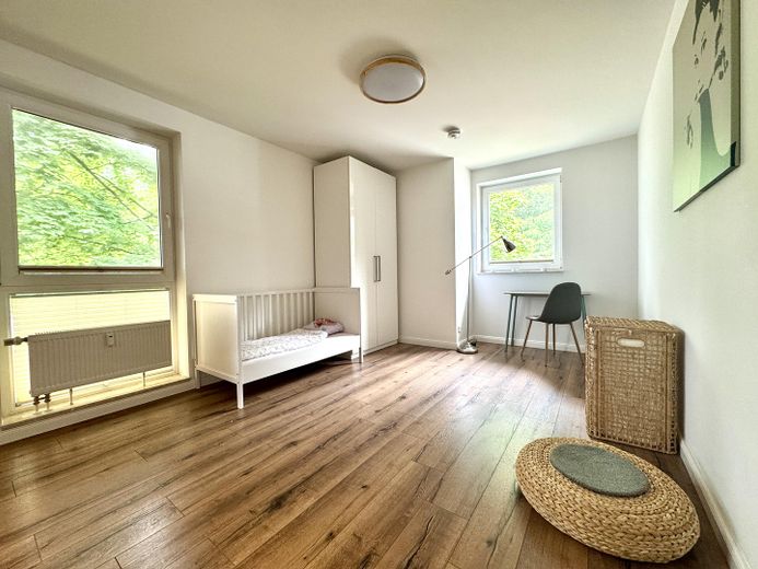 Wohnen am Stadtpark: Moderne 3-Zimmer-Wohnung mit Balkon – Schlafzimmer