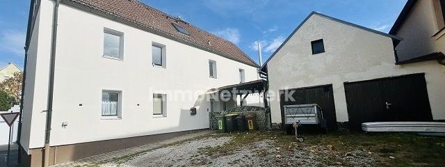 Ansicht gesamt mit Garagen