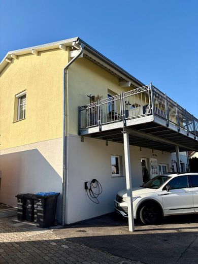 Stilvolles Landhaus mit vielseitig nutzbarer Werkstatt – Ansicht Ost