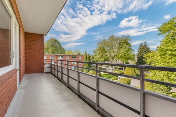 HAMBURG: 70M² IN RAHLSTEDT: HELLE, GEPFLEGTE WOHNUNG MIT GROSSEM BALKON - IDEAL FÜR INVESTOREN!