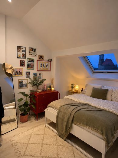 ☀️ Affascinante appartamento mansardato di 3,5 locali con loggia sopra Norimberga ☀️ – Schlafzimmer 2