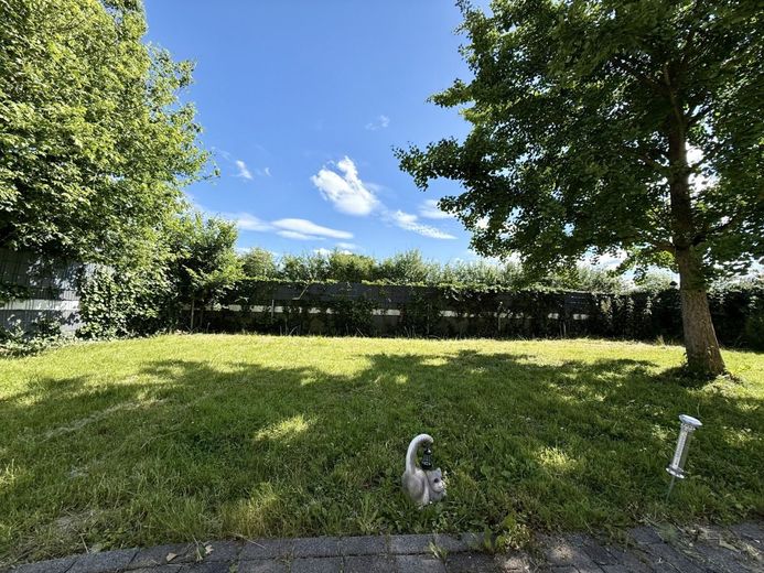 Fröndenberg-Ardey: Attraktives und solides Wohnhaus in Privatstraße mit drei vermieteten Einheiten! – Wohnung 1: Garten