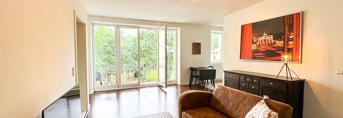 Amplio piso de 2 habitaciones en una ubicación céntrica en Prenzlauer Berg – Wohnzimmer