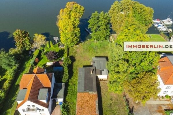 IMMOBERLIN.DE - Terreno sul l'acqua! Eccellente terreno edificabile divisibile in posizione idilliaca sul lago al Großen Zug