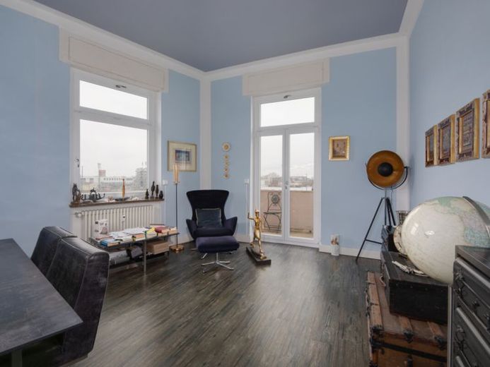 Luxurious 4-room apartment with 2 balconies in a central location in Bruchsal with its own parking space – Foto 1