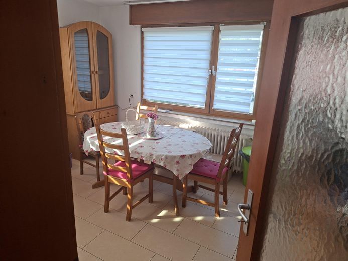 Helle Dreizimmerwohnung, Parterre mit großer Gartenterrasse – Küche Bild 1