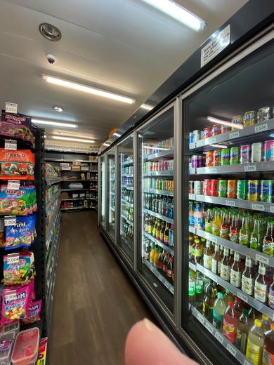 Wohn- und Geschäftshaus - Anlageobjekt mit signifikantem Potential – Kiosk - Verkaufsraum