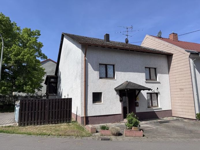 Leidingen: Einfamilienhaus mit 120 m² Wohnfläche, 100 m² Ausbaupotenzial und Garten – फोटो 1
