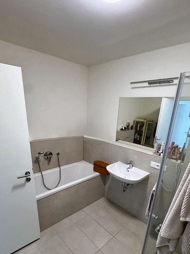 Kernsanierter Klinkerbau: 3 Zimmer, 102 m², Fußbodenheizung, Eichenparkett, Blick Lorenzkirche – Foto 10
