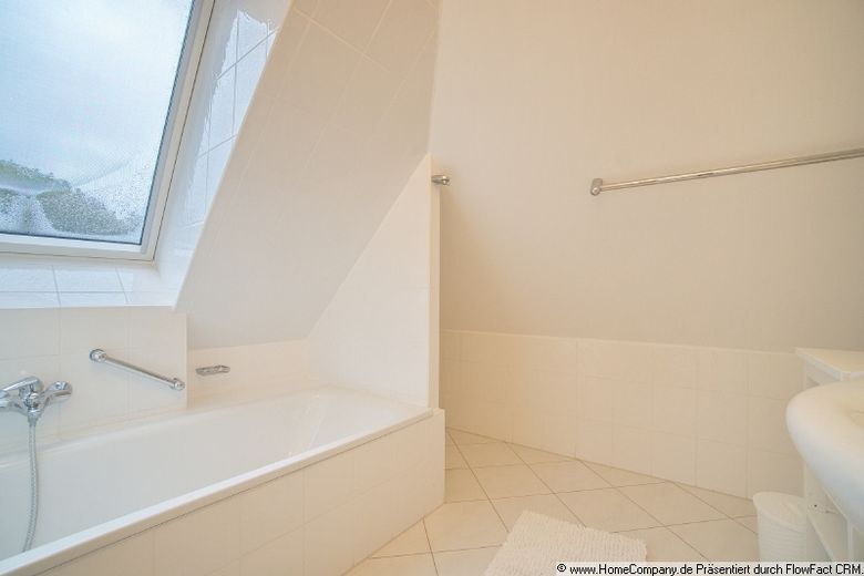 ***Stylish maisonette with south-facing balcony – 95m² living space across two levels, located between the Kreuzviertel and Saarlandviertel – 803196a5bff72838f7b593caa607fd24a68f2ac9.jpg